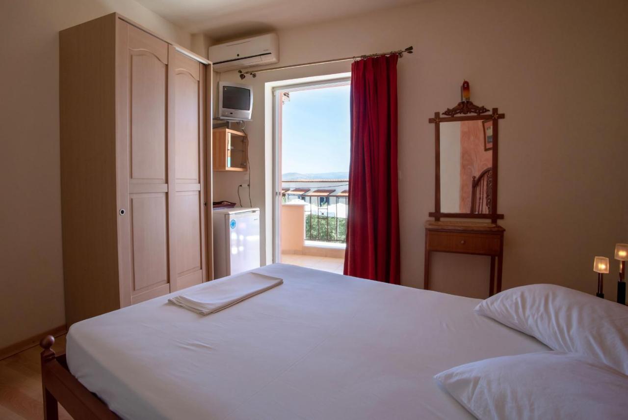 Kleoni Club Apartments Толон Экстерьер фото